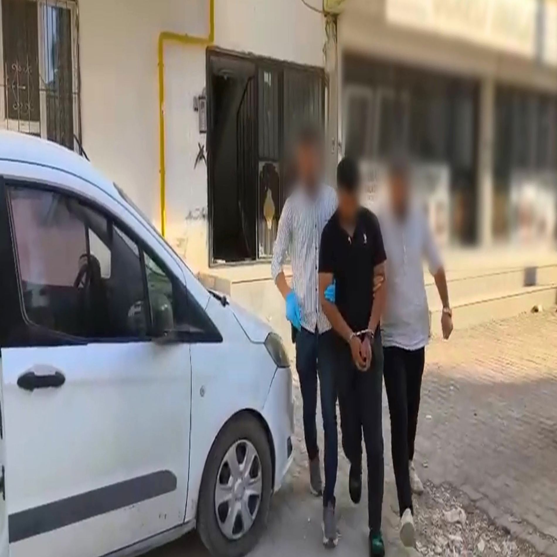 "GÜVENLİ ÖDEME SİSTEMİ" KILIFIYLA DOLANDIRICIK YAPAN ÇETE ÇÖKERTİLDİ: 10 KİŞİ TUTUKLANDI KENDİLERİNİ "NOTER GÖREVLİSİ" OLARAK TANITTILAR, VATANDAŞLARI DOLANDIRDILAR