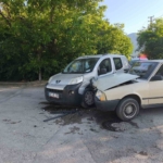 hafif-ticari-arac-otomobille-carpisti-4-yarali-7h3jPqYH.jpg