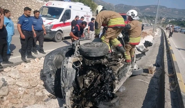 hatayda-otomobil-refuje-carpti-1i-agir-3-yarali-taWihtr7.jpg