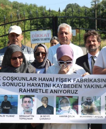 havai-fisek-fabrikasindaki-patlamada-hayatini-kaybeden-isciler-anildi-BjaECIVw.jpg