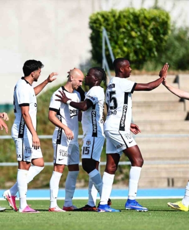 hazirlik-maci-besiktas-2-gyirmot-1-GnWD3JFS.jpg