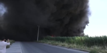 izmirde-geri-donusum-fabrikasinda-korkutan-yangin-F8EVgbTI.jpg