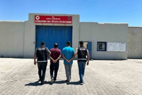 kacakcilik-sucundan-aranan-2-sahsi-polis-yakaladi-f1TzjeZQ.jpg