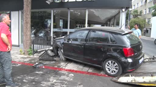 kadikoyde-kadin-surucu-galeriye-daldi-JlaYdhz1.jpg
