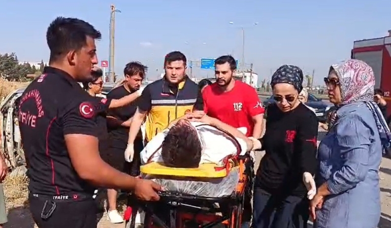 kahramanmarasta-otomobil-takla-atti-2-yarali-PhpIYmEX.jpg
