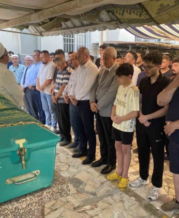 kalbine-yenilen-egitimci-son-yolculuguna-ugurlandi-2Dl3e2FT.jpg