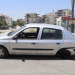 karamanda-dubaya-carpan-otomobilin-tekeri-ile-egzozu-koptu-kaza-ani-kamerada-wh4D3ZQm.jpg