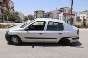 karamanda-dubaya-carpan-otomobilin-tekeri-ile-egzozu-koptu-kaza-ani-kamerada-wh4D3ZQm.jpg