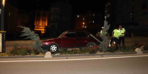 karamanda-otomobil-refuje-cikti-1-yarali-A8wacN2n.jpg