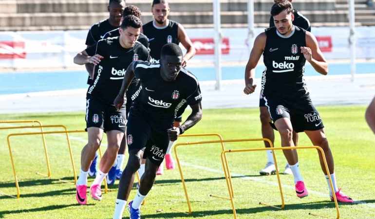kassoum-ouattara-besiktas-formasiyla-ilk-antrenmanina-cikti-KR5npErL.jpg
