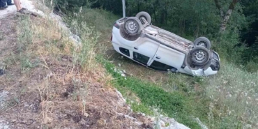 kastamonuda-otomobil-tarlaya-yuvarlandi-3-yarali-4fhaNrBc.jpg