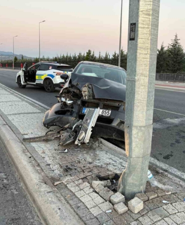 kayseride-otomobil-aydinlatma-diregine-carpti-1-yarali-yj9Rqx5e.jpg