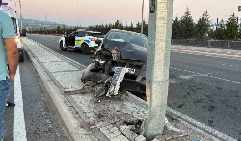 kayseride-otomobil-aydinlatma-diregine-carpti-1-yarali-yj9Rqx5e.jpg