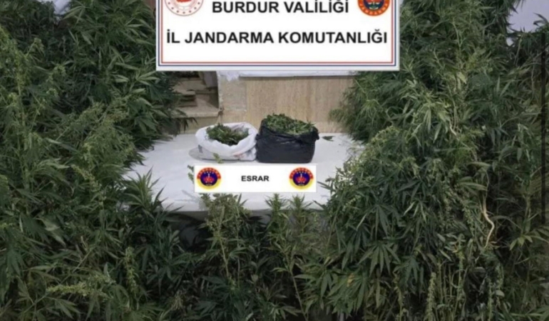 kenevirleri-sularken-sucustu-yakalandi-LEVI45da.jpg