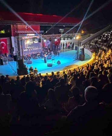 kiliste-millet-bahcesinde-acik-hava-konserine-yogun-ilgi-KcvhZ9Nl.jpg