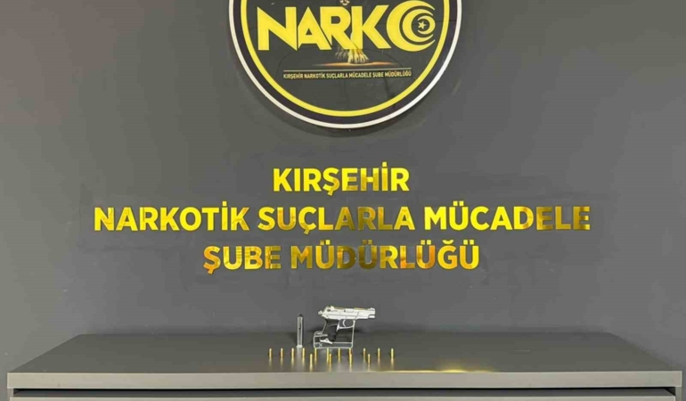 kirsehirde-ruhsatsiz-tabanca-sarjor-ve-fisek-ele-gecirildi-z8VgUJzz.jpg