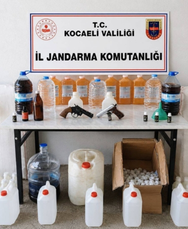 kocaelide-kacakcilik-operasyonu-1-milyon-350-bin-liralik-kacak-urun-ele-gecirildi-buzLnLGZ.jpg