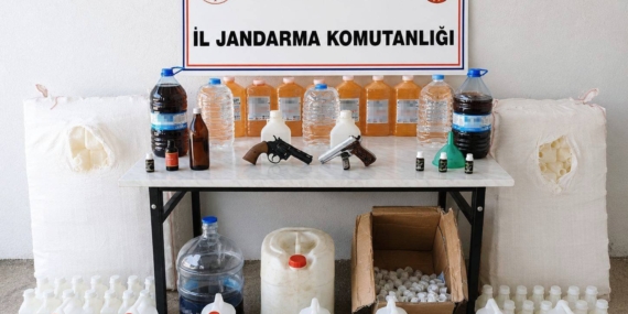 kocaelide-kacakcilik-operasyonu-1-milyon-350-bin-liralik-kacak-urun-ele-gecirildi-buzLnLGZ.jpg