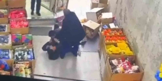 komsu-esnafin-musteri-kapma-kavgasi-kamerada-WG2hIsPX.jpg