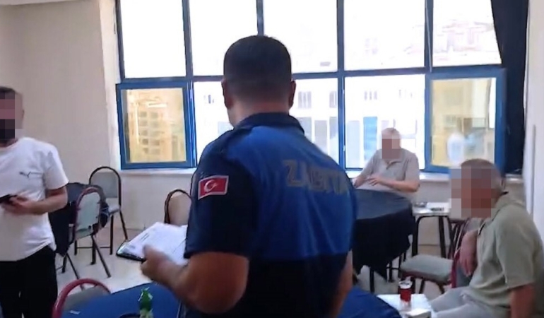 kumar-oynandigi-tespit-edilen-ruhsatsiz-is-yeri-muhurlendi-9Xn9Blyq.jpg