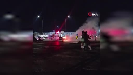 kutahyada-alev-alev-yanan-araca-itfaiye-ekipleri-seferber-oldu-e4WmjtWe.jpg