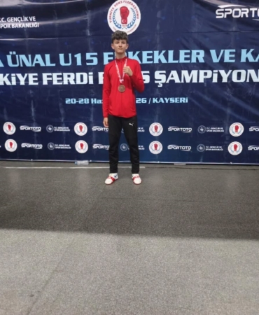 kutahyali-boksor-mehmet-turan-delibas-turkiye-ucuncusu-oldu-pVJbB4jG.jpg