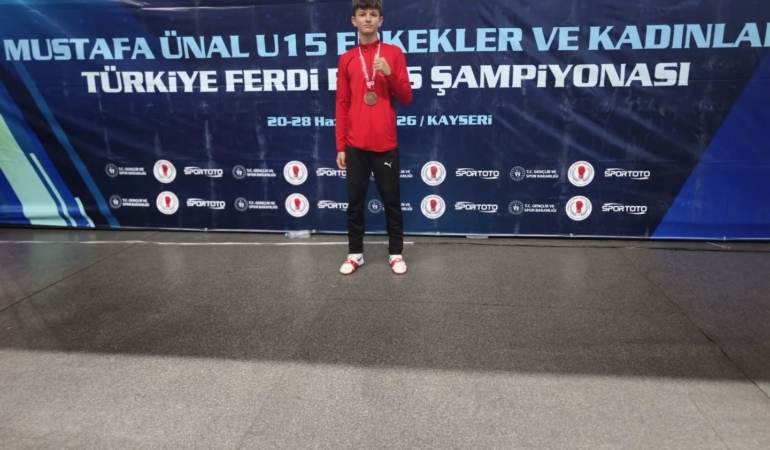 kutahyali-boksor-mehmet-turan-delibas-turkiye-ucuncusu-oldu-pVJbB4jG.jpg