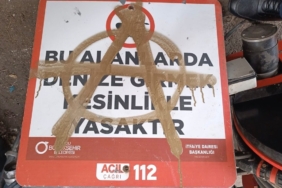 magandalar-can-simitlerini-caldi-uyari-levhalarina-zarar-verdi-yEtb8h5d.jpg