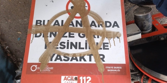 magandalar-can-simitlerini-caldi-uyari-levhalarina-zarar-verdi-yEtb8h5d.jpg