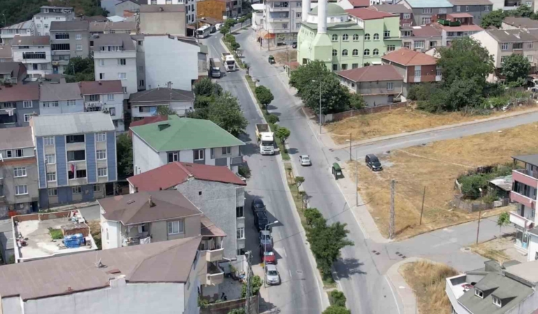 mahalle-sakinlerinden-hafriyat-kamyonu-tepkisi-cocuklarimiz-tehlike-altinda-U9sDUrrI.jpg