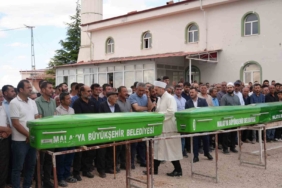 malatyada-kazada-hayatini-kaybeden-3-kisilik-aile-topraga-verildi-DBKvffVa.jpg