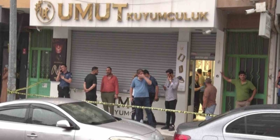 maltepede-silahli-kuyumcu-soygunu-supheliler-altinlarla-kacti-x7TM8bWb.jpg