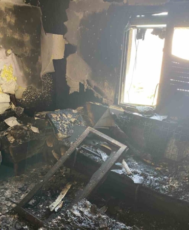 manisada-korkutan-yangin-ev-kullanilamaz-hale-geldi-3mGbAZWW.jpg