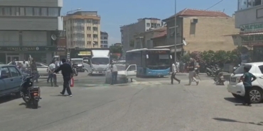 manisada-seyir-halindeki-otomobil-alev-aldi-DQ1Pqwd3.jpg