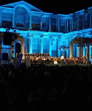 manisada-tarihi-gece-sardes-antik-kentinde-carmina-burana-ruzgari-rVnhpYuT.jpg