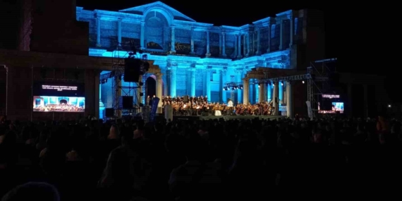 manisada-tarihi-gece-sardes-antik-kentinde-carmina-burana-ruzgari-rVnhpYuT.jpg