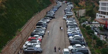 marmariste-dikkat-ceken-tablo-otellerde-doluluk-sorunu-yasanirken-bu-tesisin-kapisinda-arac-kuyrugu-olustu-lkLgCHdh.jpg