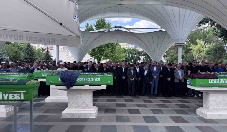 mehmet-ararin-babasi-topraga-verildi-hZldcemb.jpg