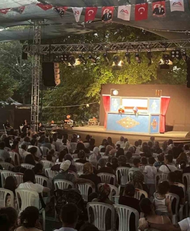 mersin-sehir-tiyatrosu-13-ilcede-4-binin-uzerinde-seyirciyle-bulustu-YQIKq1BF.jpg