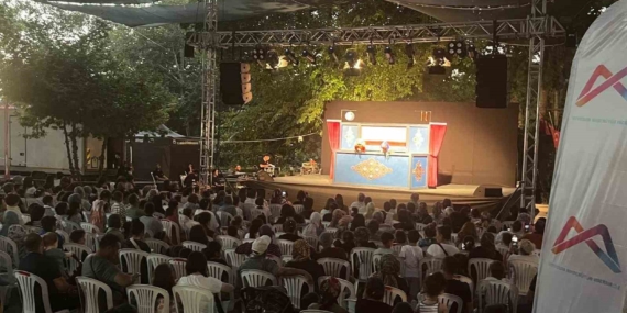 mersin-sehir-tiyatrosu-13-ilcede-4-binin-uzerinde-seyirciyle-bulustu-YQIKq1BF.jpg
