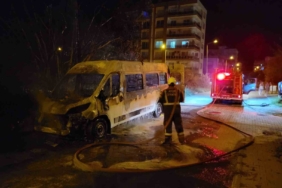 minibus-alevlere-teslim-oldu-Px7IuqKO.jpg