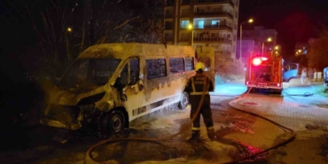 minibus-alevlere-teslim-oldu-Px7IuqKO.jpg