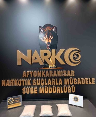 minibusun-koltuk-dosemesinden-3-kilogram-uyusturucu-cikti-g7kIqkyM.jpg