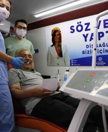 mobil-dis-klinikleri-3-ilcede-vatandaslarla-bulustu-O3rVZF6Y.jpg