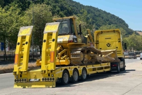 motosiklet-ile-is-makinesi-tasiyan-tir-carpisti-1-yarali-I14ghhwZ.jpg