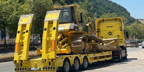 motosiklet-ile-is-makinesi-tasiyan-tir-carpisti-1-yarali-I14ghhwZ.jpg