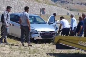 motosiklete-carpmamak-icin-manevra-yapinca-kaza-yapti-1-yarali-ylSsdNTD.jpg