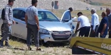 motosiklete-carpmamak-icin-manevra-yapinca-kaza-yapti-1-yarali-ylSsdNTD.jpg