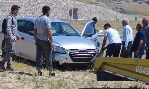 motosiklete-carpmamak-icin-manevra-yapinca-kaza-yapti-1-yarali-ylSsdNTD.jpg