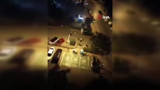 motosikletli-saldirganlar-yol-kenarinda-bekleyen-gruba-ates-acti-RC6TEfZ7.jpg